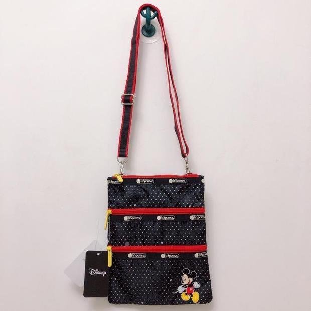 現貨直出 LeSportsac Disney 歡樂米奇 7627 小斜背包肩背包手機包零錢包 降落傘防水 多拉鍊多夾層收納空間 明星大牌同款