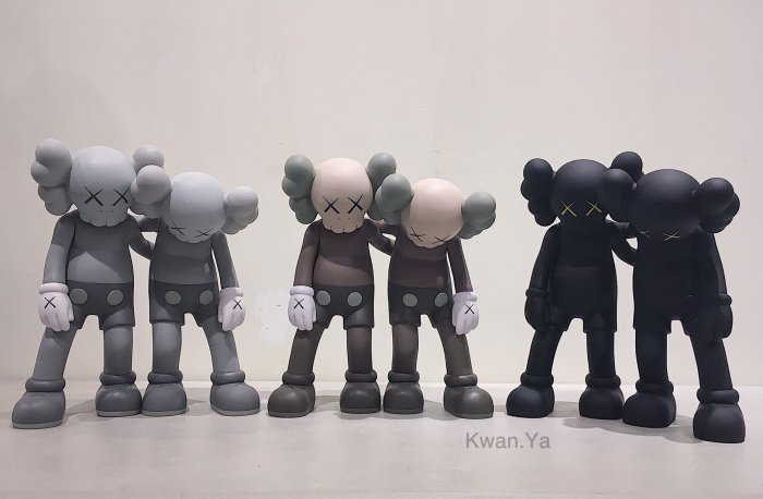 KAWS ALONG THE WAY BROWN MEDICOM TOY 白-