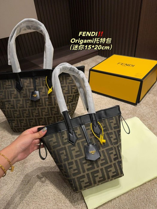 【King女王代購】  FENDI 芬迪 新款Origami托特包 折起來是個水桶包 手提包