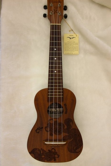 【老羊樂器店】Rainie SCG-01 Ukulele 烏克麗麗 金魚雕刻 桃花心木 全單板 21吋