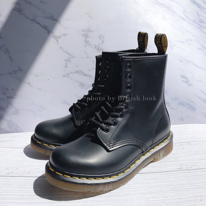 Dr.Martens 馬丁鞋 馬汀鞋 經典1460 8孔  黑色 硬皮【 BRITISH LOOK 】