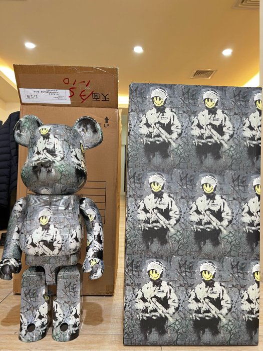 BE@RBRICK RIOT COP 1000％ 新品-