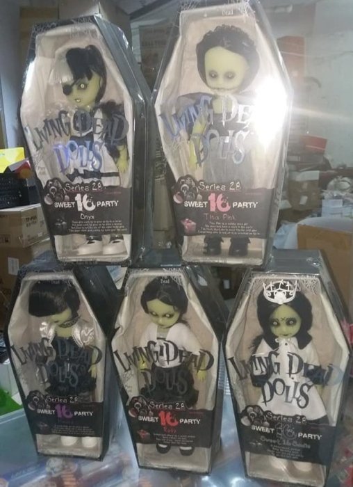 全新 Living Dead Dolls Series 28 Sweet 16 Party 五入一組