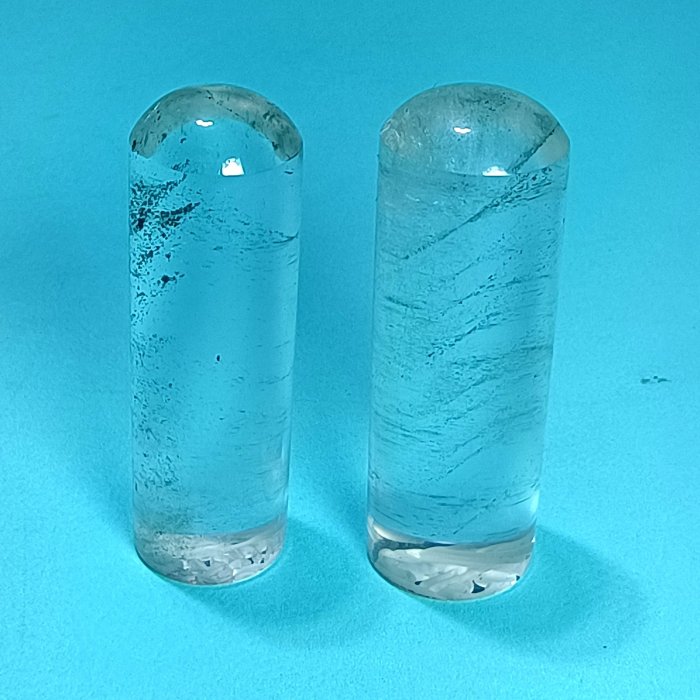 純天然水晶綠幽靈印章兩支 ①長5.2×直徑1.8cm②長5.1×直徑1.6cm／完整【楓紅林雨】