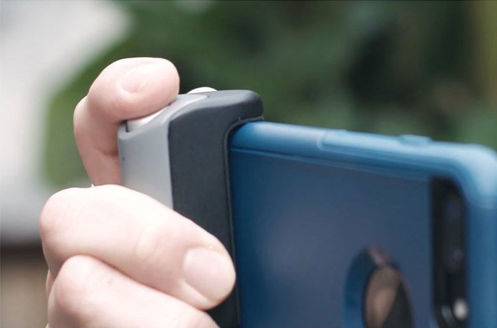 柒 Just Mobile HTC DeSire 526G D526G ShutterGrip 藍芽手持拍照器