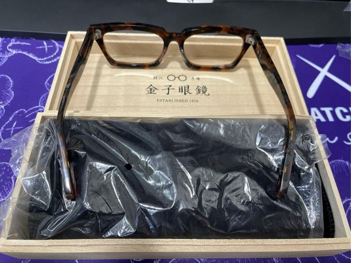 安いストア 【美品】金子眼鏡 紀州備長炭配合 | www.uauctioneers.net