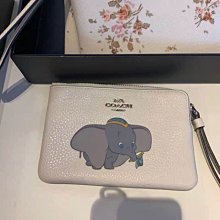 Coach 91776 新款Disney X小飛象全牛皮手拿包 可放5.5吋手機 附購證