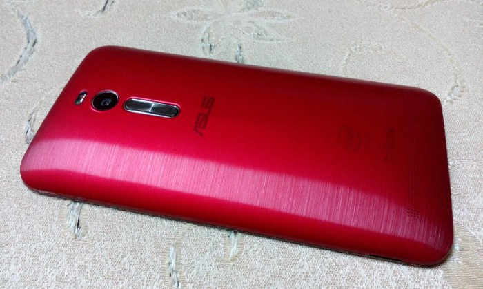 ASUS ZenFone 2 ZE551ML智慧型手機