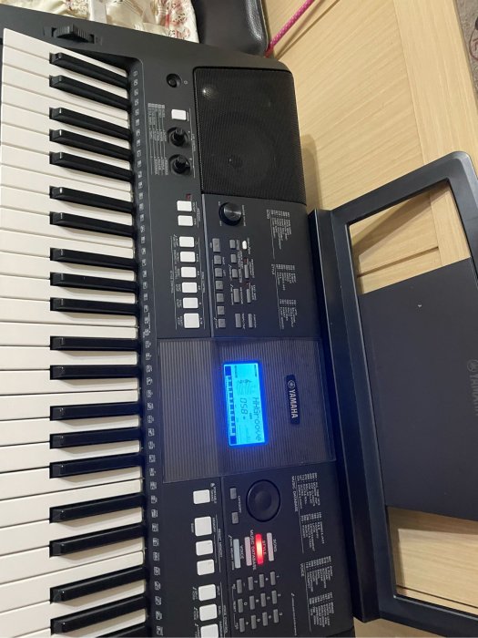 律揚樂器 二手 Yamaha psr e423 61鍵 電子琴 伴奏琴 合成器 街頭藝人彈唱表演