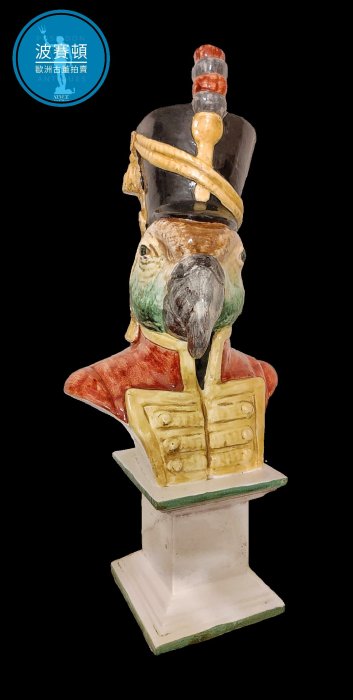 【波賽頓-歐洲古董拍賣】歐洲/西洋古董意大利古董 法國拿破崙三世風格手工彩繪鸚鵡宰相陶瓷雕塑相(尺寸：高38×寬27×深17)(落款：BA)(年份：1900年)