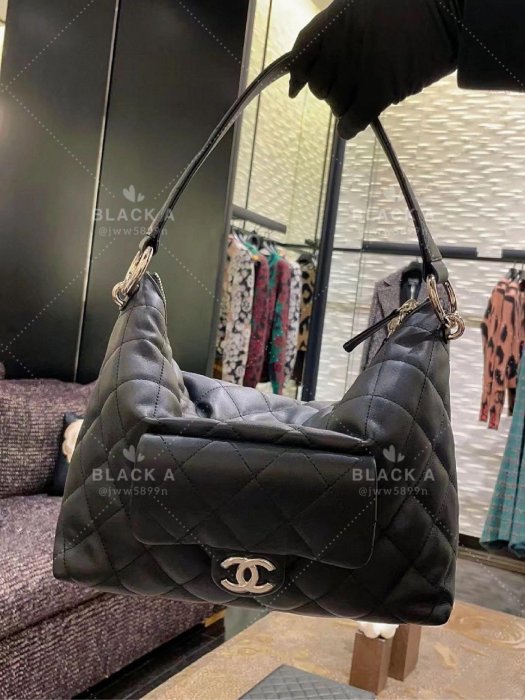 【BLACK A】CHANEL 23B Hobo Bag 黑色小牛皮嬉皮包 價格私訊