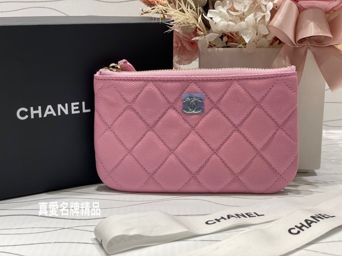 《真愛名牌精品》CHANEL A82365  櫻花粉荔枝皮 金C 一字拉 零錢包 *全新品*代購'