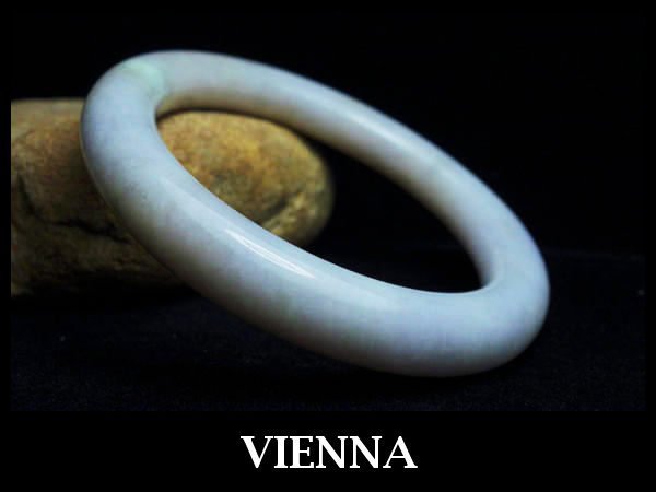 《A貨翡翠》【VIENNA】《手圍15.9/10mm版寬》緬甸玉/冰種唯美淡紫帶蜜糖黃/圓骨玉鐲/手鐲V+055