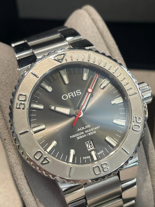 ORIS  豪利時  AQUIS RELIEF日期錶 不鏽鋼浮雕上圈 733 7730 4153 灰色錶盤