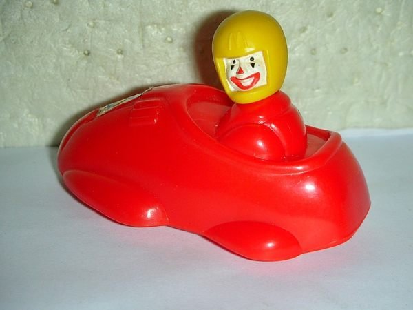 L皮.(企業寶寶玩偶娃娃)少見1997年麥當勞發行麥當勞叔叔駕駛賽車造型公仔距今已有19年!