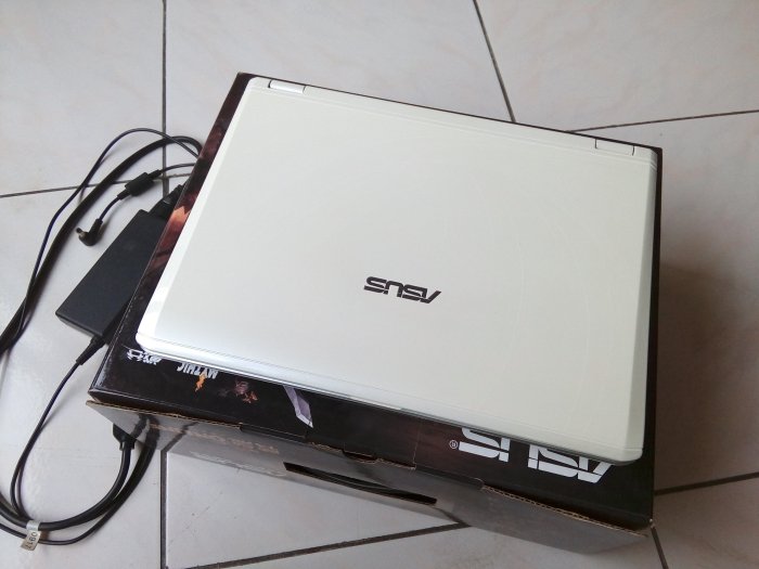 二手華碩筆記型電腦 F6VE（ASUS INTEL CPU 4G 500G 13吋 筆電 零件 硬碟 記憶體 顯示卡）