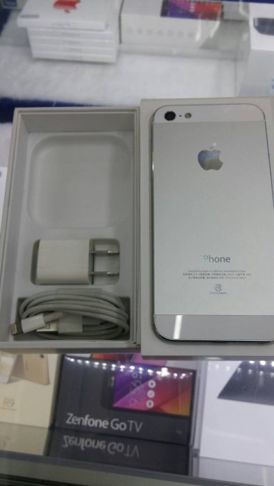 **最殺小舖**中古iphone5S 16G銀白黑 各一隻 小傷  美機原廠公司貨  盒裝 另有iphone5s