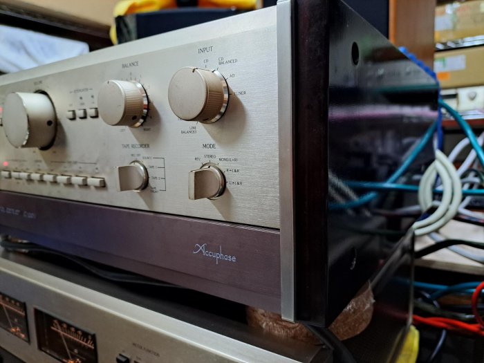 Accuphase c200v 功能最齊全的經典前級 RCA/平衡輸入/出 內建高級唱放不論cd/黑膠/數位訊源的平衡輸出皆適宜