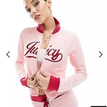 (嫻嫻屋) 英國ASOS-Juicy Couture LOGO刺繡對比糖果粉色高領長袖拉鍊外套 AE24