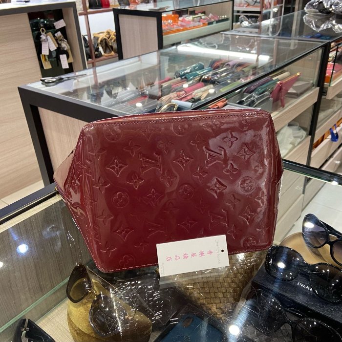 ⭐️ 香榭屋精品店 ⭐️ LV Louis Vuitton 暗紅色漆皮金牌拉鍊水餃包 手提包 (XB8971)