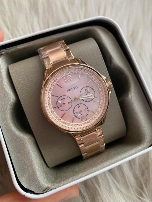 Fossil玫瑰金三眼女錶、腕錶，$2900含運費，現貨在美國，直寄商品需要您註冊好ez way 實名認證！
