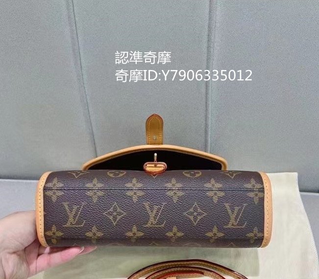 二手正品 LV IVY 復古包 M44919早春款 超級復古書包 手提包 醫生包 附長背帶 現貨