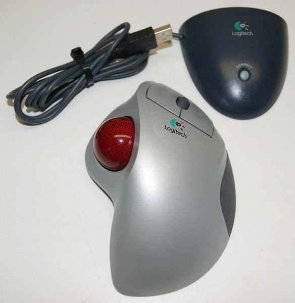 LOGITECH 羅技 無線 軌跡球 滑鼠 T-RA18 ,原價2500,簡易包裝,8 成新