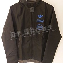 【Dr.Shoes 】Adidas Windbreaker 男裝 黑 藍Logo 運動休閒 連帽外套 DP8578