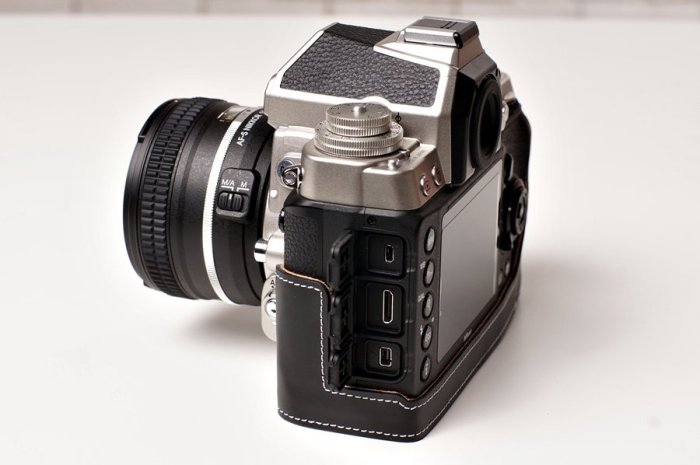 小馨小舖【TP Nikon DF 真皮開底式底座】相機保護套 相機包 DF