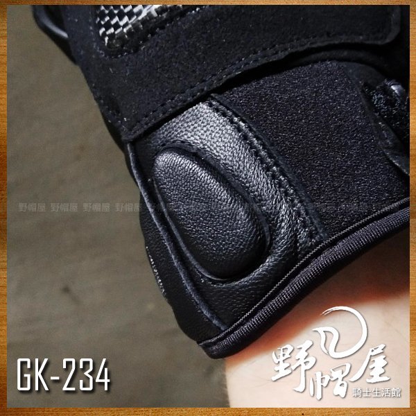 三重《野帽屋》日本 Komine GK-234 夏季 短版 防摔手套 透氣 觸控 可滑手機。黑