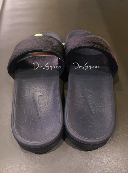 【Dr.Shoes】 Nike Benassi Solarsoft  全黑 男款男段 軟底拖鞋 705474-091