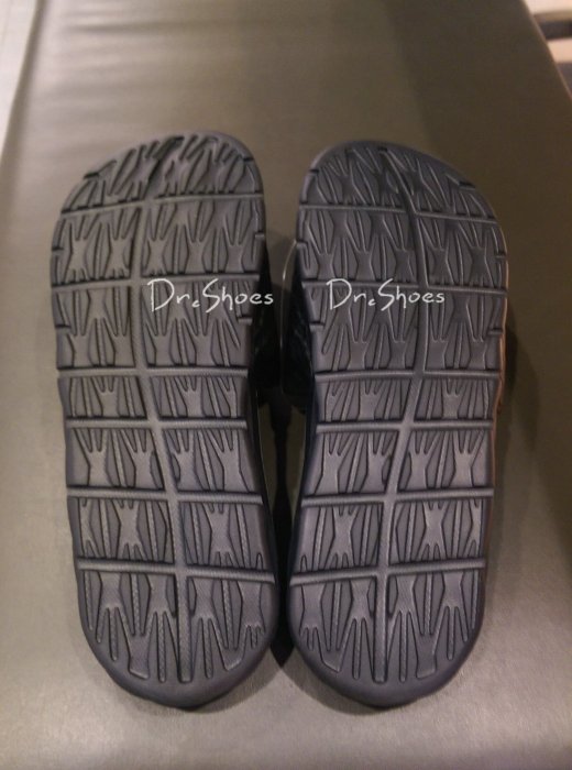 【Dr.Shoes】Nike Benassi Solarsoft 全黑 男款女段 軟底拖鞋 705474-091