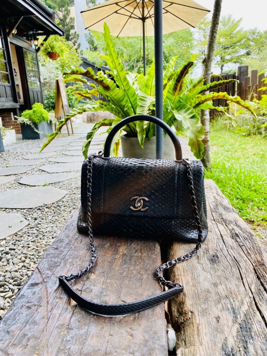 真品 高價款 稀有珍稀材質 Chanel coco handle 28cm 黑色經典款蛇皮復古銀色 香奈兒手提包  黛妃包 貝嫂包 duma  方胖 Kelly