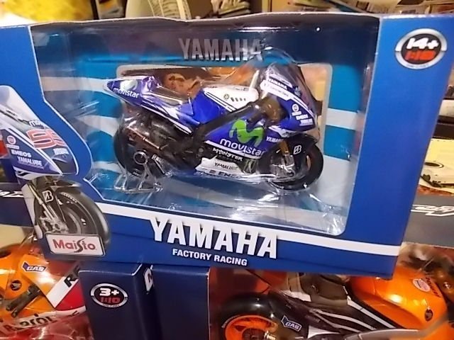 {猛獸軍團}1:18 YAMAHA  GP 2014 最新 99 空運到 內行請快!!!!