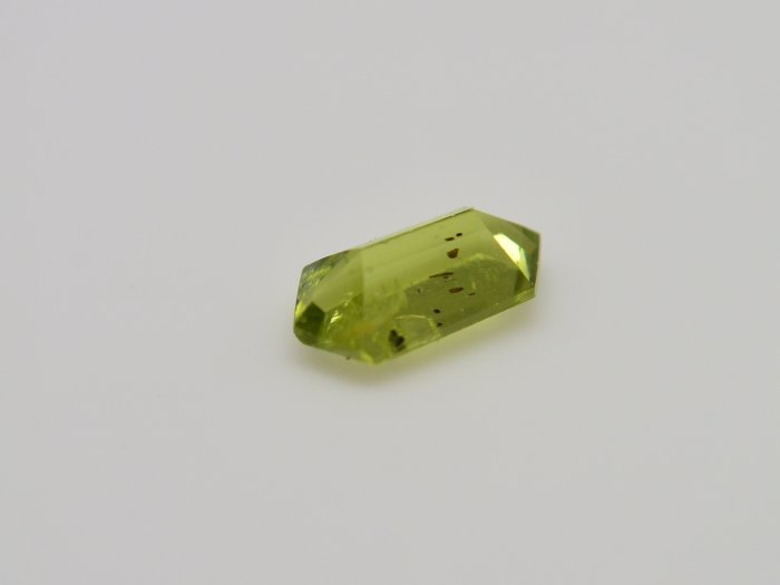 《競標商品專區》天然橄欖石  Peridot 六邊形刻面 裸石 0.725 CT