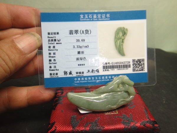 【競標網】天然A貨翡翠手工雕(豆青)花件大胸墬(2728)(贈鍊盒及鑑證書)(網路特價品、原價2000元)限量一件