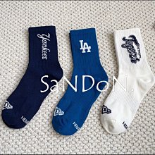 SaNDoN x『MLB 』日常選用 好穿多種圖案風格印花經典中長襪 230925