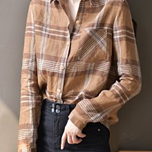 歐美 TH 新款 榛子咖啡色英倫格紋 舒適透氣亞麻 上身藏肉 自然寬鬆高質感襯衫上衣 (R954)
