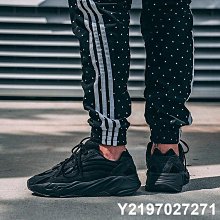 全新正品）adidas Yeezy Boost 700 V2 Vanta 黑魂反光限量椰子700男女