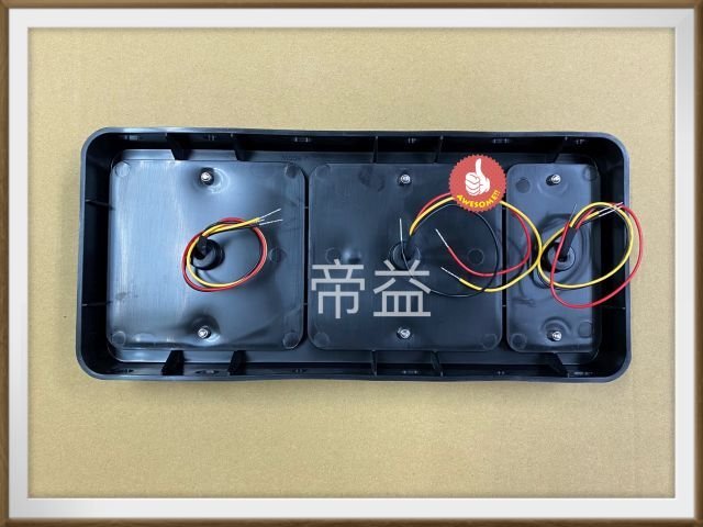 【帝益汽材】68089F 通用加裝型 LED 大型 方燈 3燈3色 後燈 煞車燈 方向燈 倒車燈 警示燈 指示燈 剎車燈