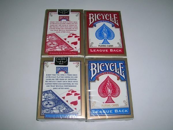 撲克牌BICYCLE 808 LEAGUE BACK 共有紅或藍二色任選,牌盒有小壓,不介意再下標喔