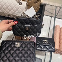 Chanel 24S最新限量logo 手拿包 黑荔枝皮 在途$3xxxx✨😍