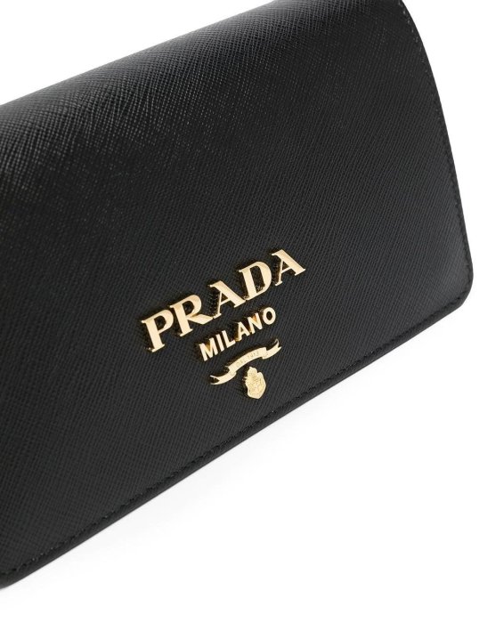 [全新真品代購-S/S22 新品!] PRADA LOGO 黑色皮革 側背包 / 鍊包 (WOC)