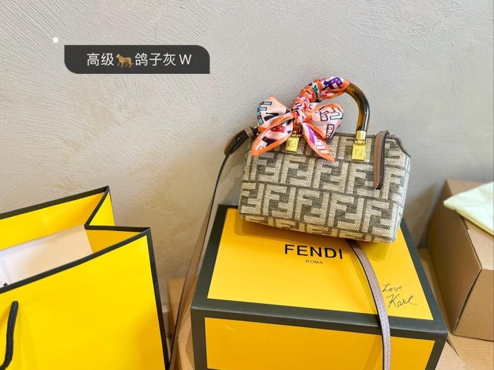 FENDI エナメルレザー ズッキーノ マンマ バケット HB01997 - ハンドバッグ