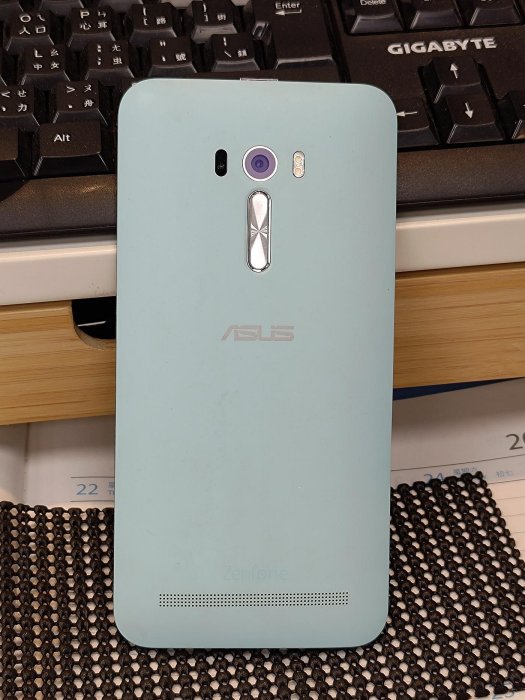 Asus ZENFONE SELFIE ZD551KL中古機，開機當機，零件機/按鍵機/老人機/銀髮機，摺疊機，中古機/