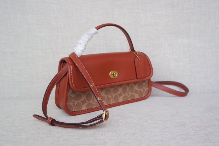 DanDan代購 美國正品 COACH M1980_143 新款 女士單肩斜跨手提包 超美信封小挎包 附購證