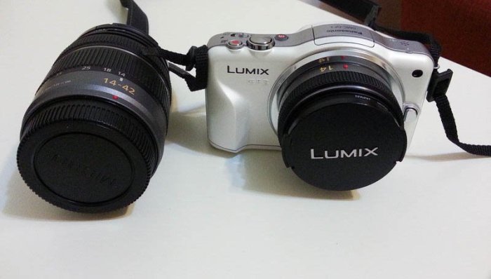 【9.5成新】Panasonic GF3女朋友14+14-42mm雙鏡組+電池x2+隨身相機皮套-白x1+鏡頭存放包x1