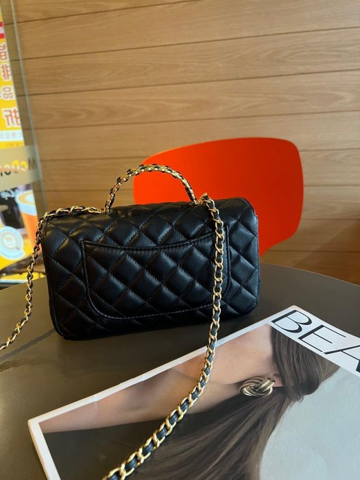 P260📢📢📢2052黑色Chanel24c最新mini cf手柄包🔥本季黑馬、火爆亮點、19系完美結合手柄設計字母 logo帶鉆、鏤空穿皮更加有質