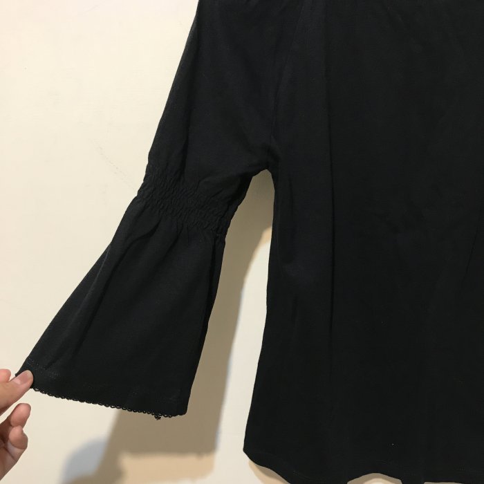 ❤夏莎shasa❤全新國民品牌A&D黑色性感拉伸露肩喇叭袖造型上衣/1元起標