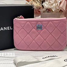 《真愛名牌精品》CHANEL A82365  櫻花粉荔枝皮 金C 一字拉 零錢包 *全新品*代購'